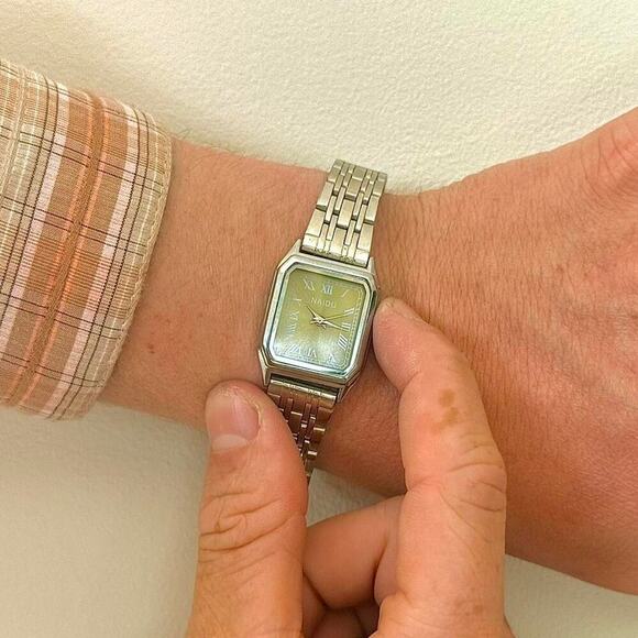 Y2K Silver Gold Dial Quartz Watch with Roman Numerals Unisex 8.5" New - Picture 4 of 4